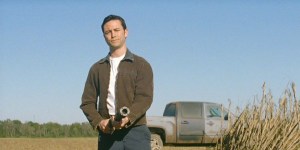 Joseph-Gordon-Levitt-in-Looper-2012-Movie-Image1-600x301